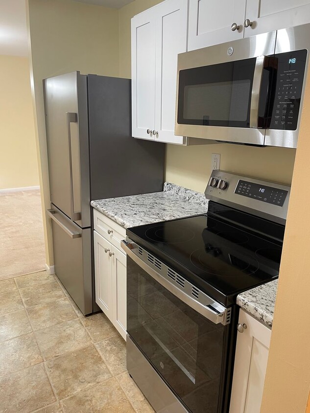 Primary Photo - Oversized 2 bedroom unit in prime location