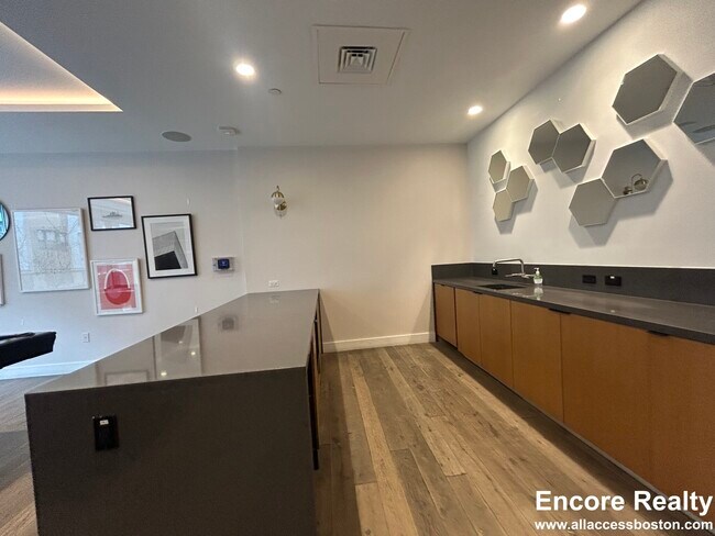 Foto del edificio - 65 Brainerd Rd