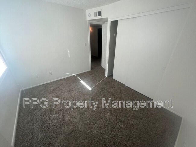 Foto del edificio - 6854 W Monterosa St