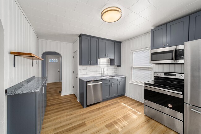 Building Photo - 4244 W 22nd St