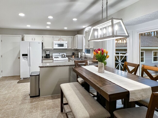 Building Photo - Thoughtfully Designed 3 Bed, 2.5 Bath Home...