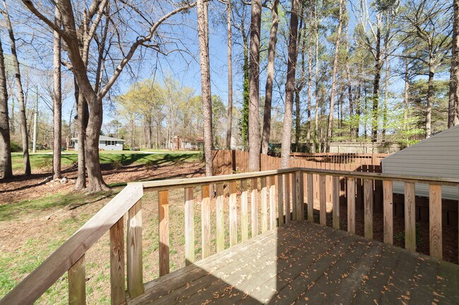 Foto del edificio - 105 Lake Pine Dr