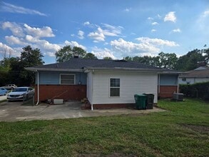 Building Photo - 2604 Sunnybrook Rd