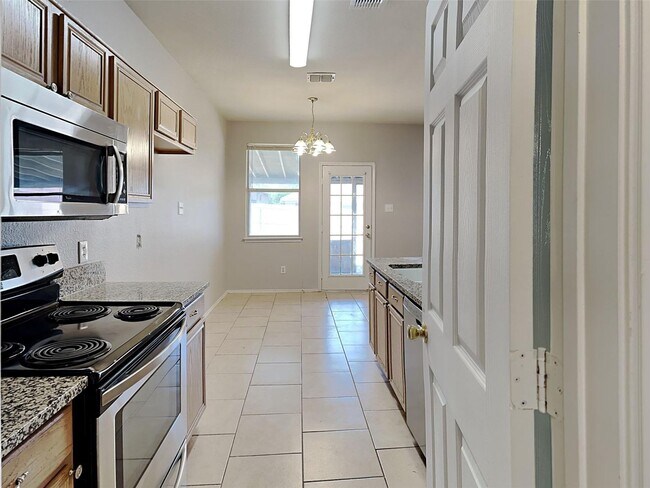 Foto del edificio - Freshly Updated, Move-In Ready, and Waiting for You!