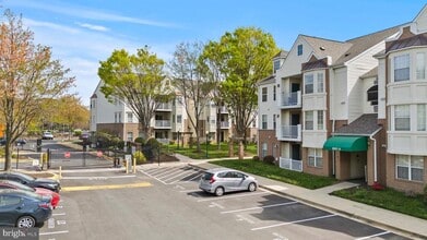 Building Photo - 8951 Town Center Cir