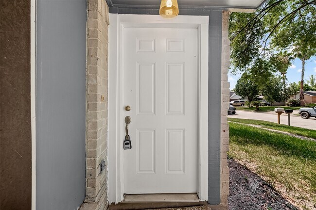 Foto del edificio - 2714 S Brompton Dr