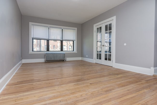 Building Photo - 8209 S Ellis Ave