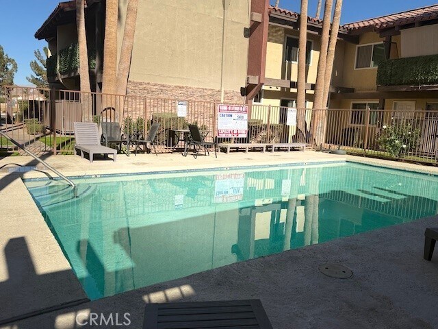 Foto del edificio - 51080 Eisenhower Dr