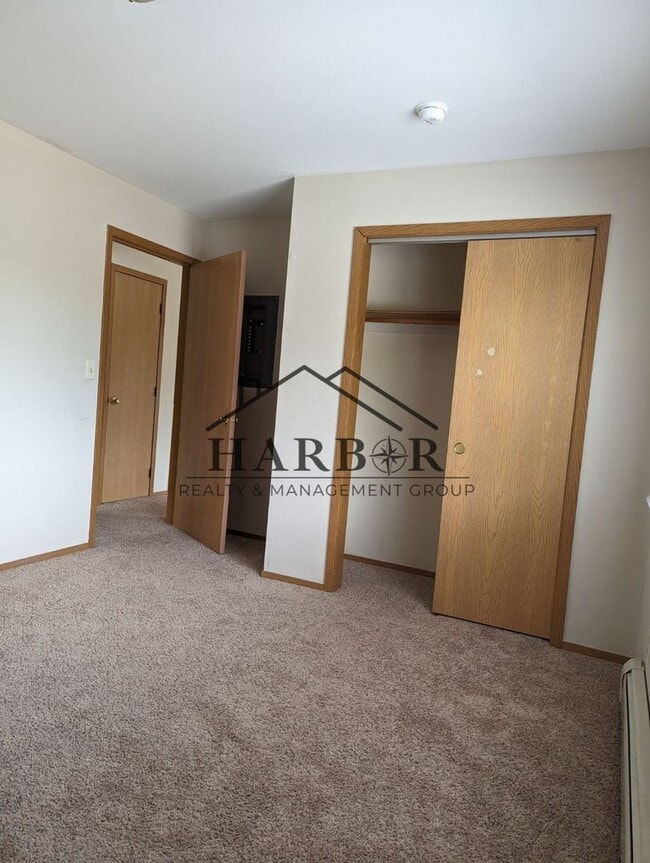 Building Photo - 2 Bedroom 1 Bath - SPECIAL: Application Re...
