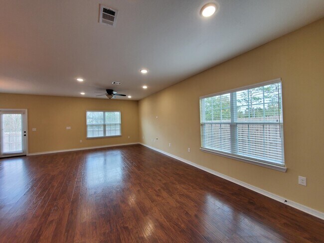 Building Photo - 222 Wainwright Dr