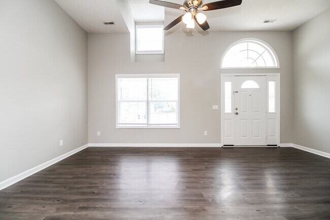 Building Photo - 1403 Huddersfield Dr