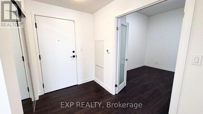 Photo du bâtiment - 8119-8119 Birchmount Rd