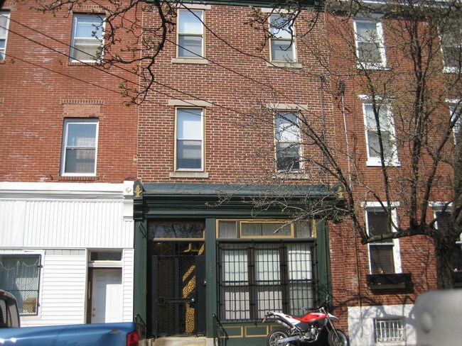 Building Photo - 554 N 17th St