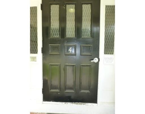 Foto del edificio - 92 Leonard Rd