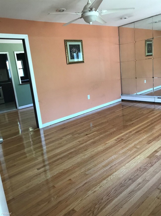 Foto del edificio - 9107 Columbia Ave