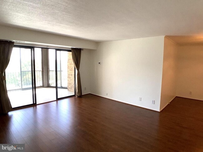 Building Photo - 5901 Mt Eagle Dr