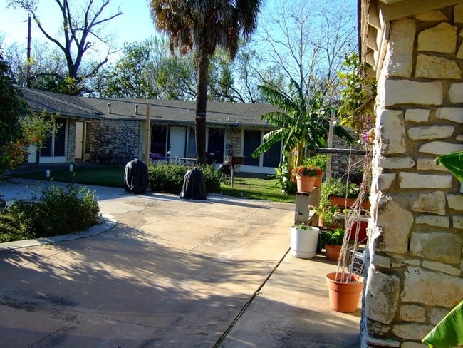 Building Photo - Raphael Apartments