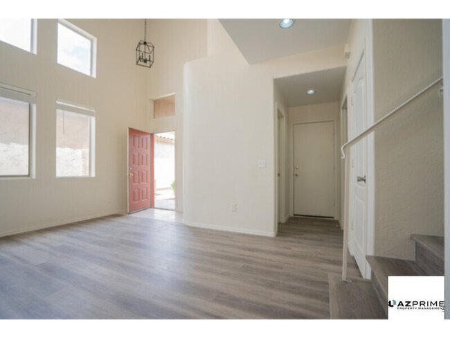 Foto del edificio - Unveil a Rare Treasure in Avondale-a Respl...