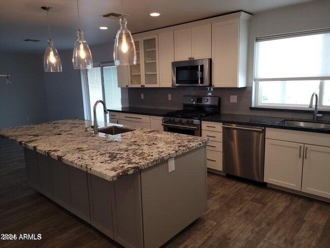 Foto del edificio - 2821 E Cortez St