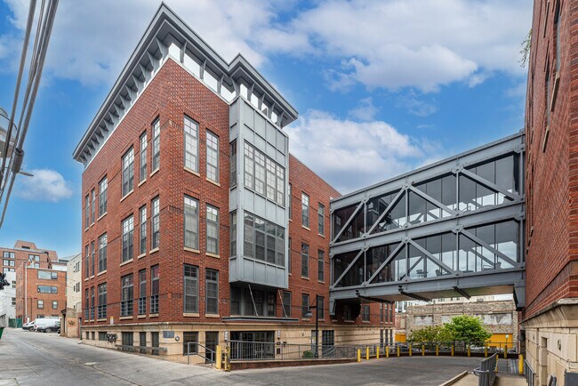 ¡Los lofts de Adams Morgan están escondidos en el corazón de Adams Morgan! - 2328 Champlain St NW