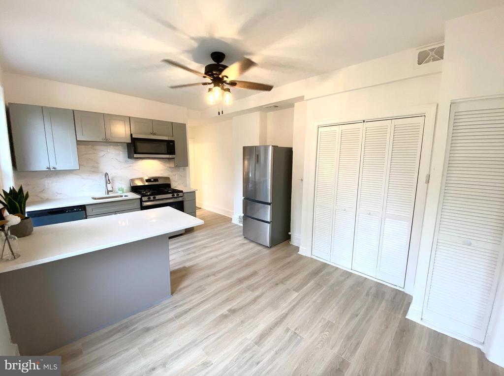 Foto principal - 305 S Main St