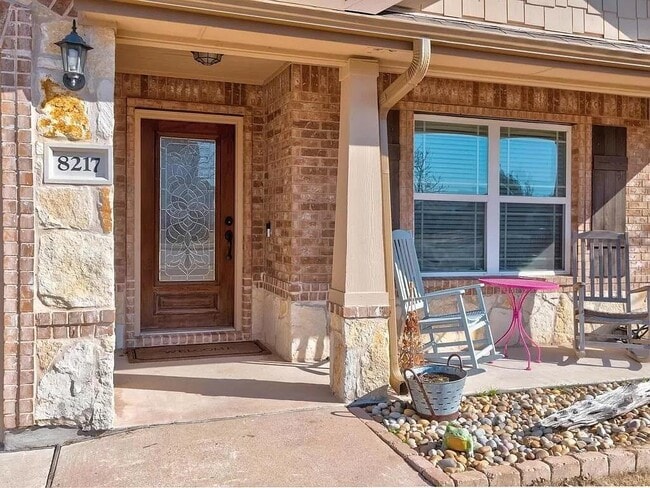 Building Photo - 8217 Reggio St