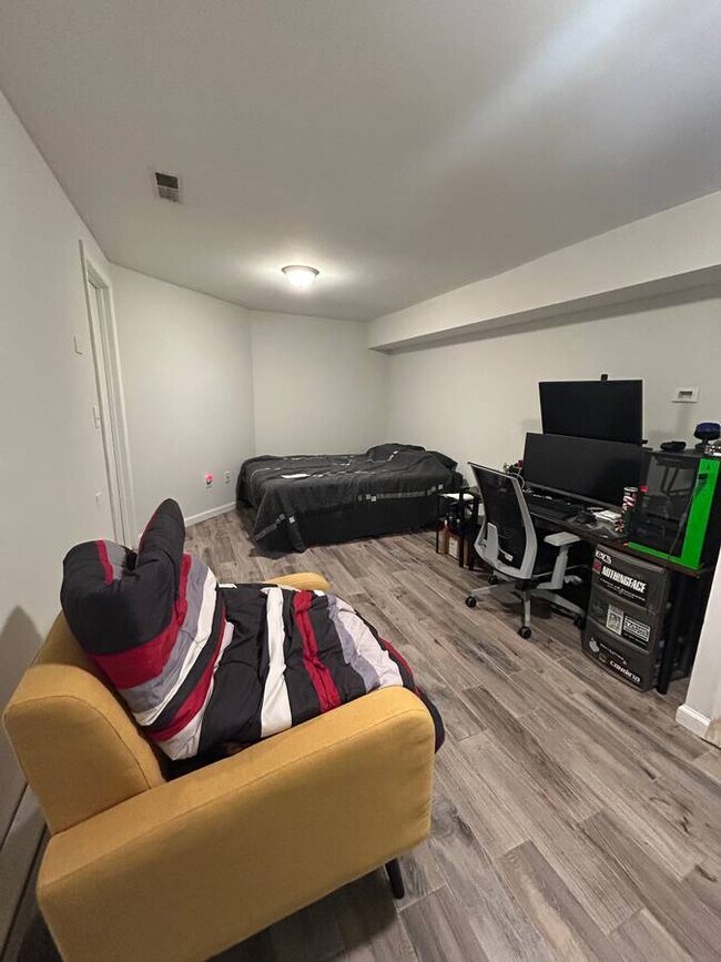 Foto del edificio - 1433 W 37th St