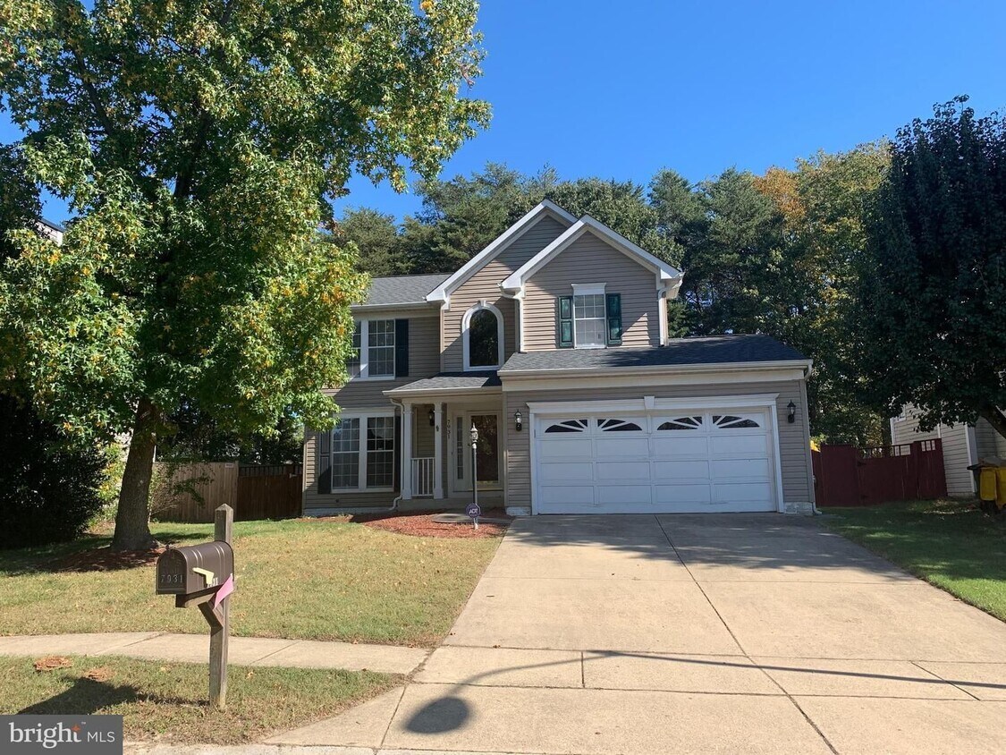 Primary Photo - Beautiful spacious single family home with...