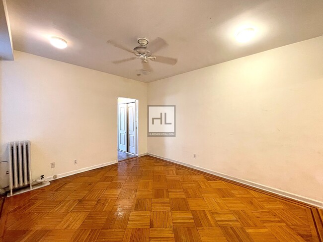 Building Photo - NO FEE Studio w Backyard