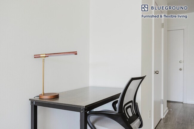 Foto del edificio - 5805 W 8th St