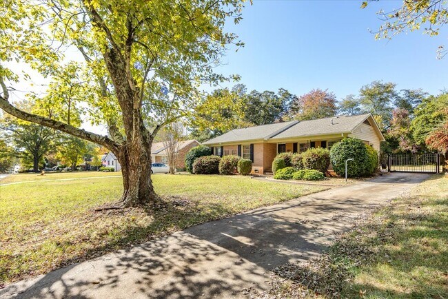 Photo - 5400 Farmbrook Dr House