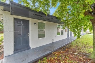 Building Photo - 5807 SW 27th St