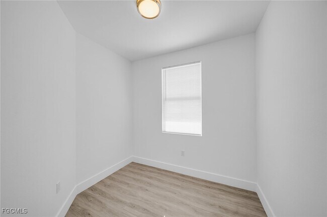 Foto del edificio - 275 SW 4th St