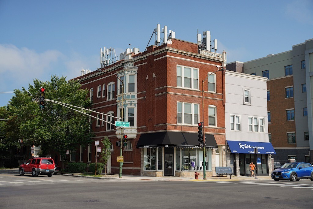 Foto principal - 3559 N Ashland Ave