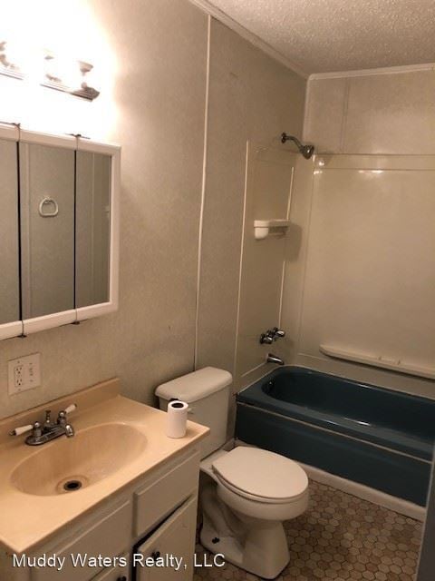 Building Photo - 3 br, 1 bath House - 238 West Rd