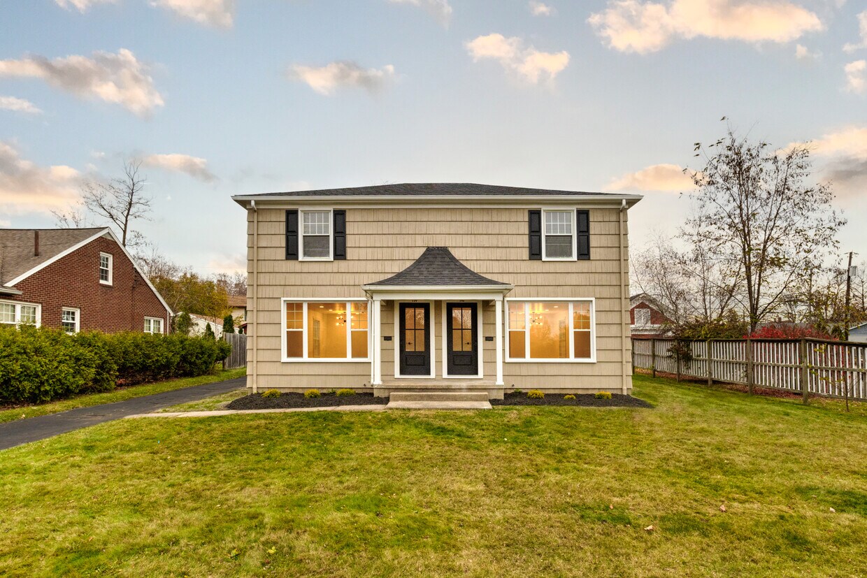 150 Roselawn Ave NE Warren, OH 44483 Alquileres en Warren, OH