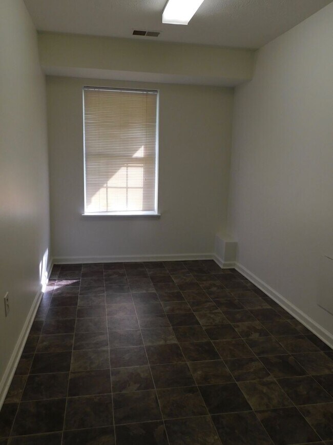 Foto del edificio - Location! Location! Location!