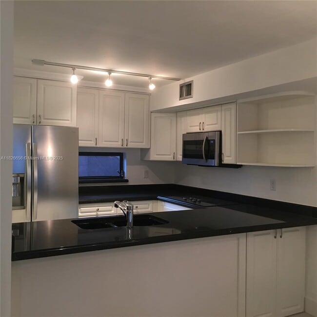 Building Photo - 2180 Brickell Ave