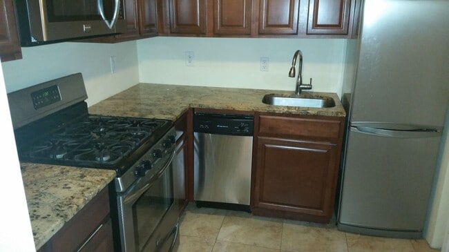 Photo - 525 Fitzwater St (LO) Apartment