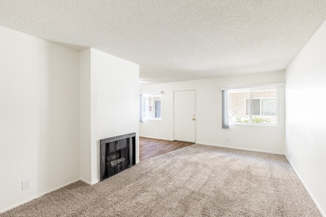 Building Photo - Parkwood Apartments