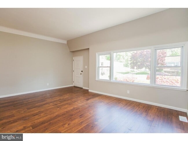 Building Photo - 176 Juniper Rd