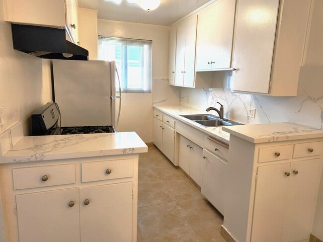 Building Photo - 1133 N Hacienda Pl