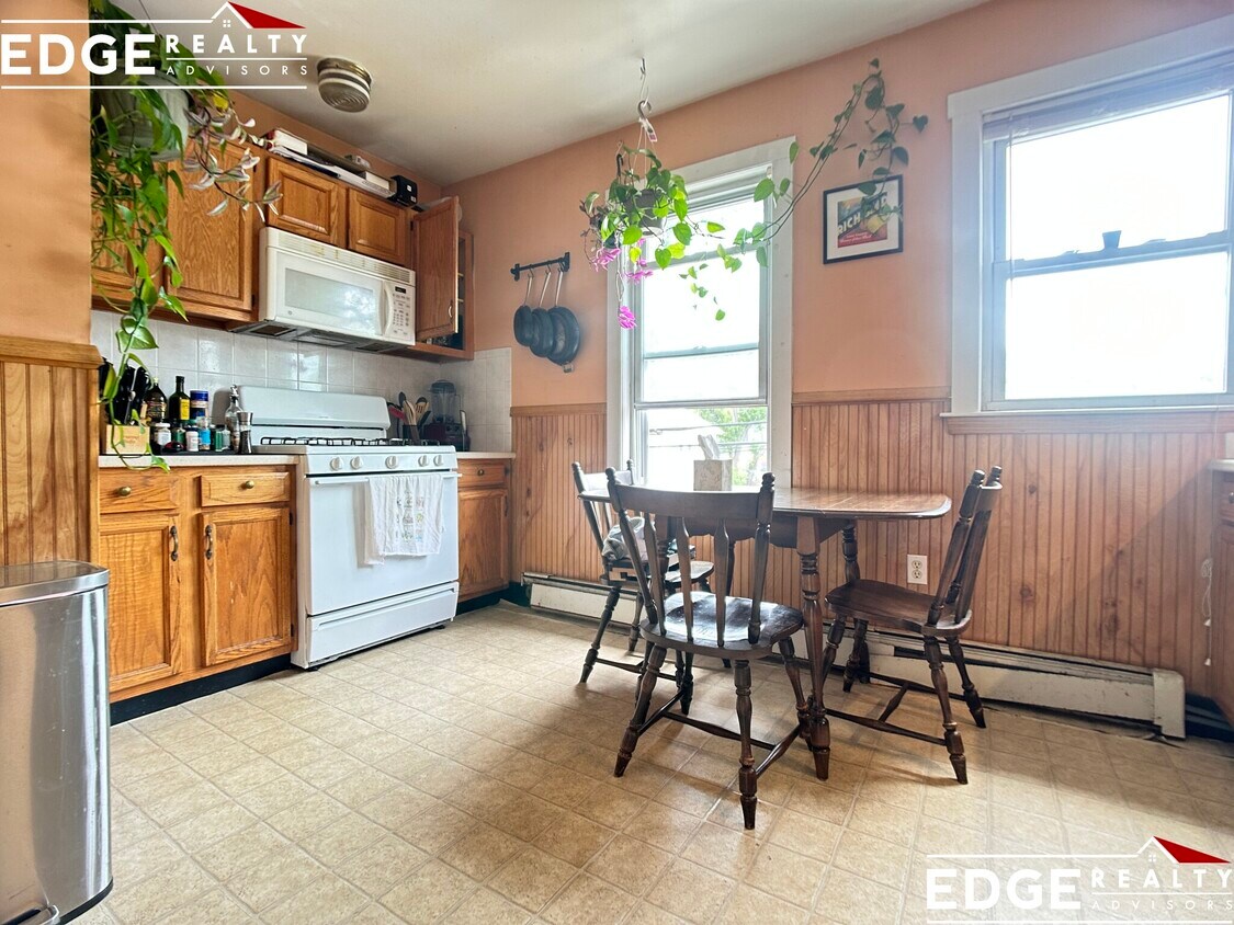 Primary Photo - 3 Holman St