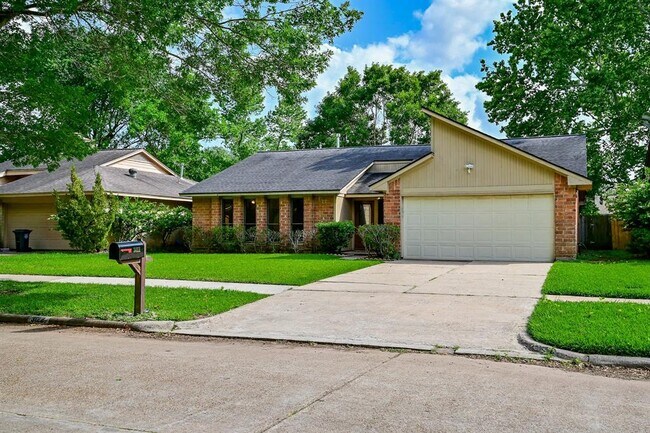 Building Photo - 3122 Frontier Dr