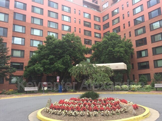 Foto del edificio - 1011-1121 Arlington Blvd