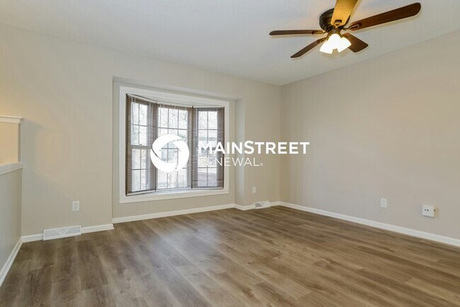 Building Photo - 3 Bedroom Pet-Friendly Home in Kansas City, MO with Main Street Renewal