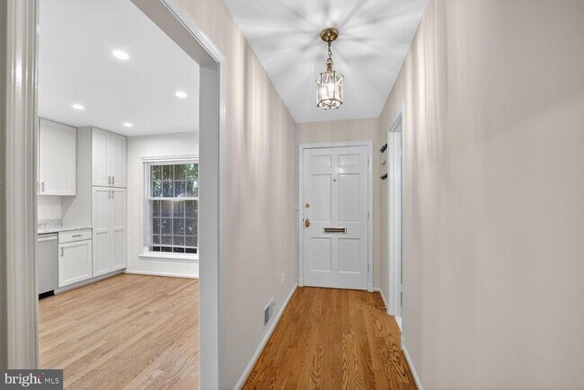 Foto del edificio - 4843 Sangamore Rd