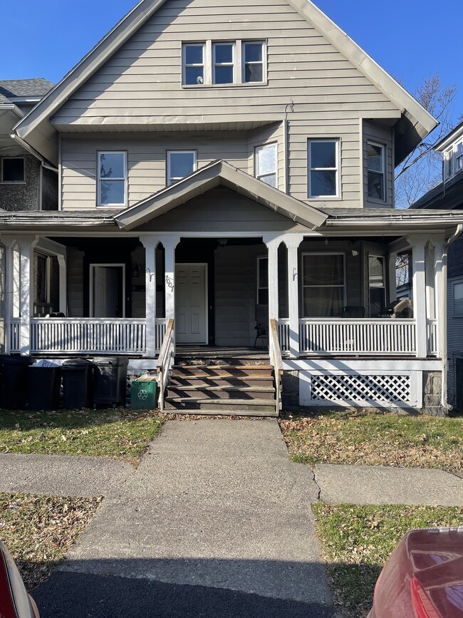 Building Photo - 1007 Clay Ave