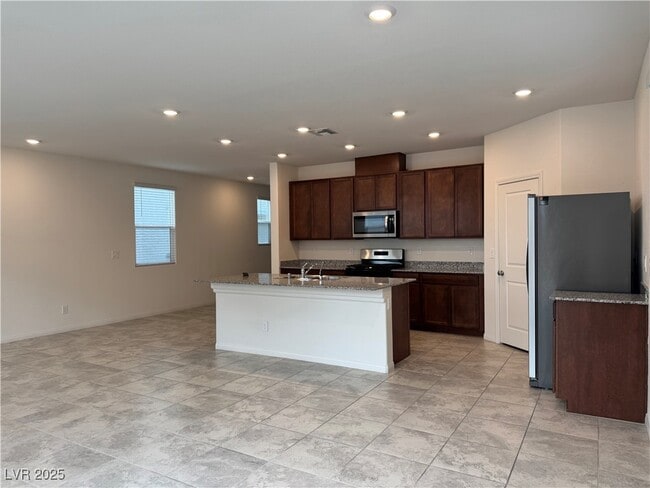 Building Photo - 7006 Sylmar Ave