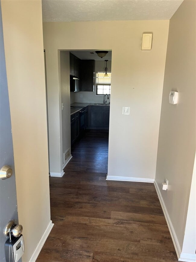 Building Photo - 1014A Windview Pl